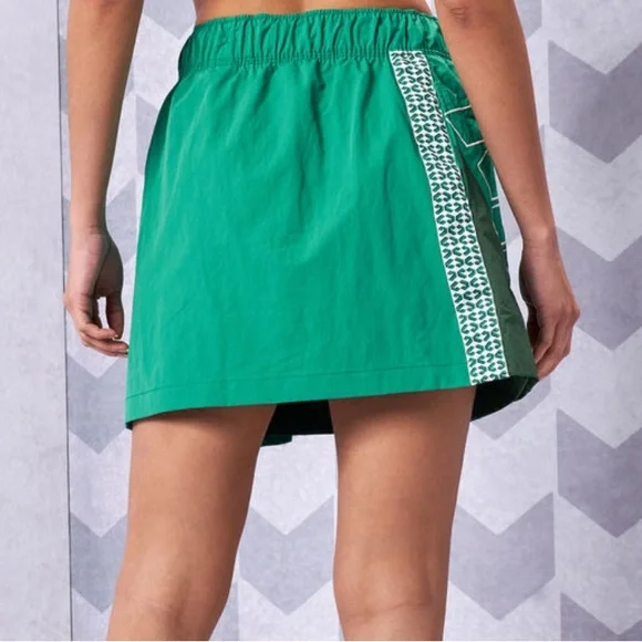 NEW Women’s medium Nike track skirt - Picture 4 of 8